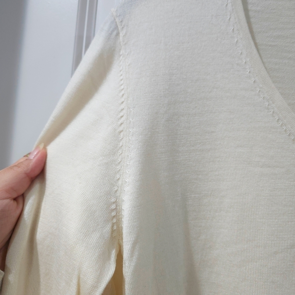 UNIQLO Ladies Cream 100% Soft Wool Long Sleeve V-neck, Sz Large, Elevated Basic - Picture 6 of 11